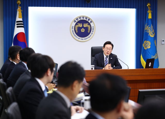 李대통령 "노동 등 <b>6대</b> 핵심분야 <b>구조개혁</b> 추진…국가 대전환 출발점"