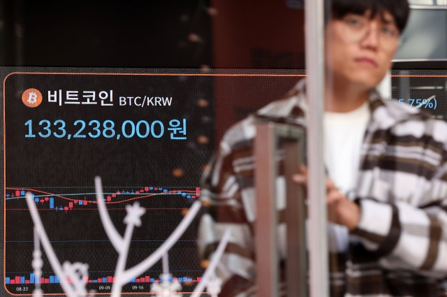 ‘끝모를 추락’ <b>비트코인</b>, 7개월 만에 9만 달러도 붕괴