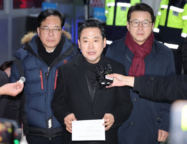 <b>장동혁</b> “12·3 비상<b>계엄</b>은 의회 폭거 맞선 조치”… <b>사과</b> 요구엔 선 그...