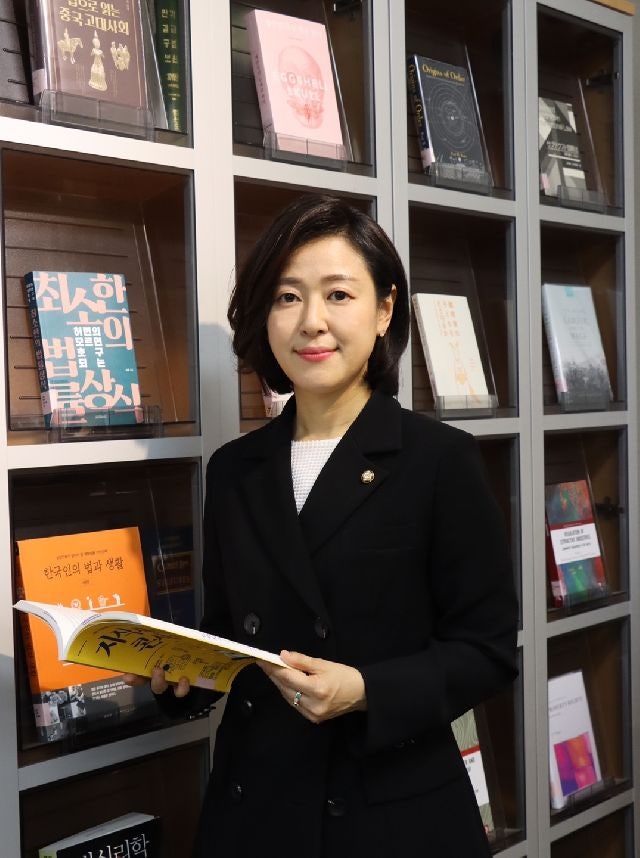 ‘<b>정치자금법 위반</b>’ <b>황보승희</b> 전 의원, 대법원서 ‘징역형 집행유예’...