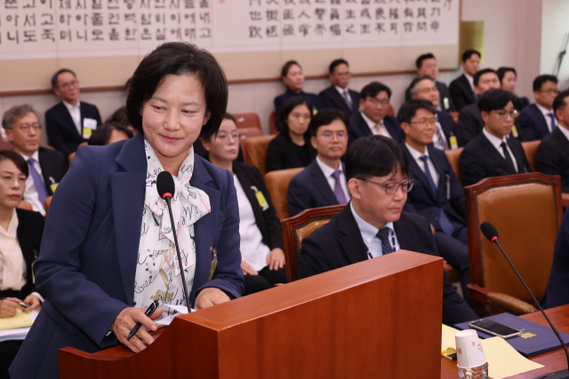 지난 10월 21일 서울 여의도 국회 법제사법위원회에서 열린 국정감사에 출석한 정유미 법무연수원 연구위원.연합뉴스