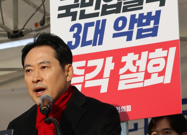 연말 뒤흔든 ‘<b>통일교</b> 리스크’ ... <b>통일교 특검</b> 두고 여야 대치 격화