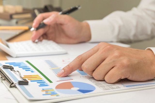 올해 결혼한 신혼부부는 연말까지 혼인신고를 마쳐야 이번 연말정산에서 각각 최대 50만원씩 세액공제를 받을 수 있다.또 8~20세 자녀에 대한 세액공제는 자녀당 10만원씩 금액이 인상된다.클립아트코리아