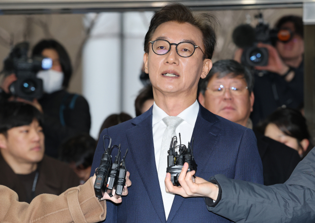 전재수 전 해양수산부 장관이 19일 통일교 측으로부터 현금 등을 받은 혐의로 서울 서대문구 경찰청에 피의자 신분으로 출석하고 있다.연합뉴스