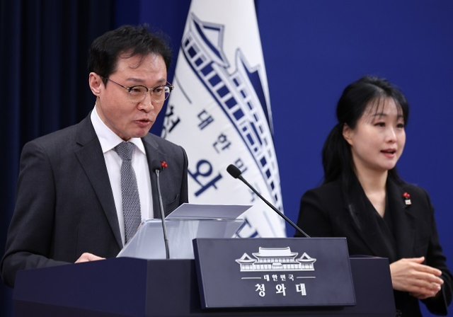 이규연 홍보소통수석이 28일 청와대 춘추관에서 장·차관급 인선 브리핑을 하고 있다.연합뉴스