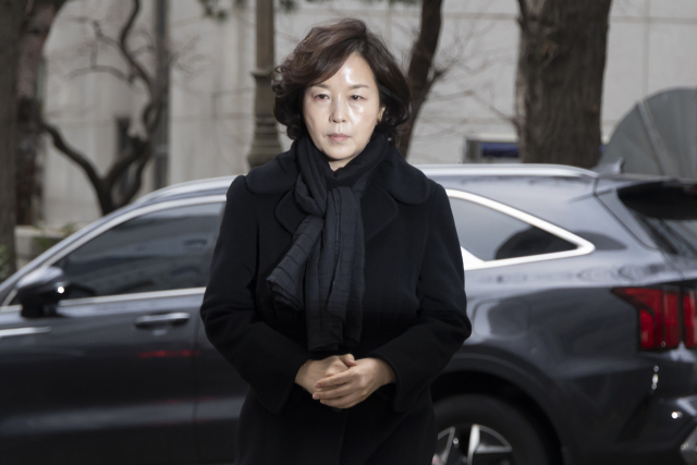 무소속(전 더불어민주당) 강선우 의원에게 '공천헌금' 1억원을 전달한 혐의를 받는 김경 서울시의원이 피의자 신분으로 조사를 받기 위해 지난 15일 서울경찰청 공공범죄수사대로 출석하고 있다.연합뉴스