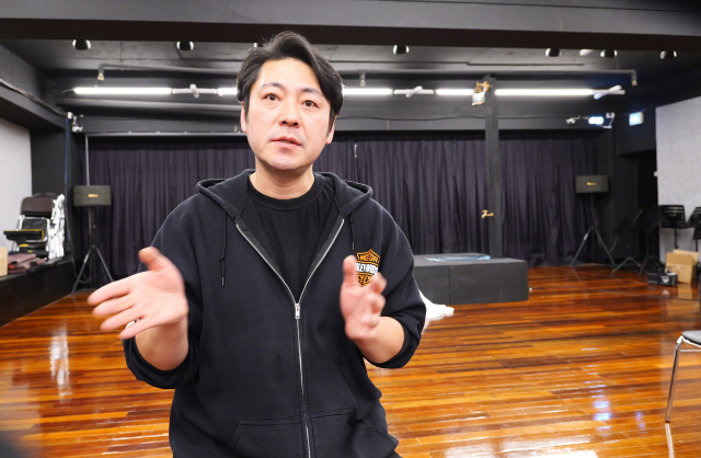 창작집단 한의 이동현 대표. 창작극 ‘시간의 저편에서-오셀로 파트 Ⅱ’ 를 직접 쓴 그는 승호 역으로 무대에 오른다. 김희돈 기자