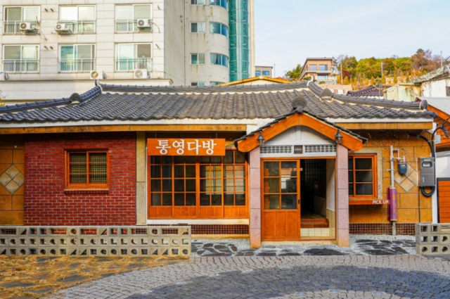 1936년에 건립된 목조 가옥은 원형을 그대로 유지한채 통영다방으로 변신했다. 통영시청 제공