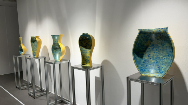 ‘2026 아티스타트’에서 최우수상을 수상한 이유진의 'Half YlBl' 설치 전경. 소금, 합판, 3D 프린팅 등 다양한 재료는 시간, 임시성, 반복되는 노동을 은유한다. 김은영 기자 key66@