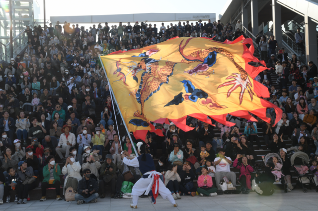 '2026 조선통신사축제'가 24~26일 열린다. 사진은 지난해 행사 모습. 부산문화재단 제공