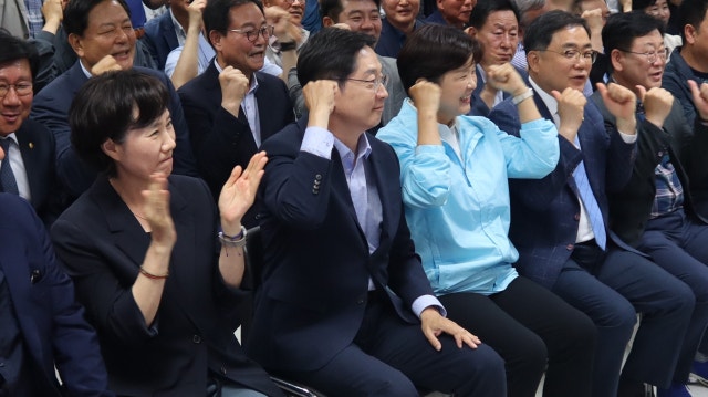 경남지사 레이스, 김경수 후보가 압도적 우세라네
