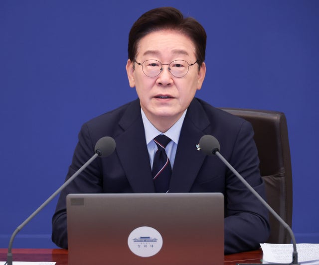 <b>이 대통령</b>, 내일 취임 1주년 <b>기자회견</b>…집권2년차 국정구상 뭘까