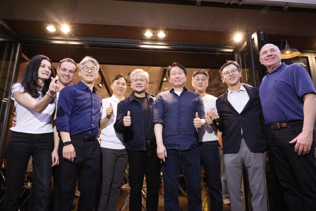 [속보] SK하이닉스, 엔비디아와 <b>AI팩토리</b>용 차세대 <b>메모리 공동개발</b>