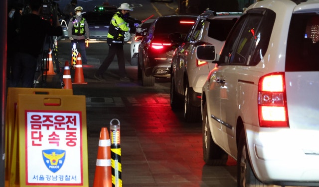 [속보] 개인적 원한으로…술 취해 군부대 철문 들이받은 30대