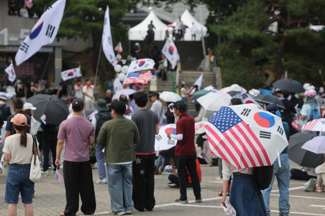 경찰 "<b>잠실개표소</b> 지하 <b>무단침입</b> 3명 신원 확인…조사 방침"