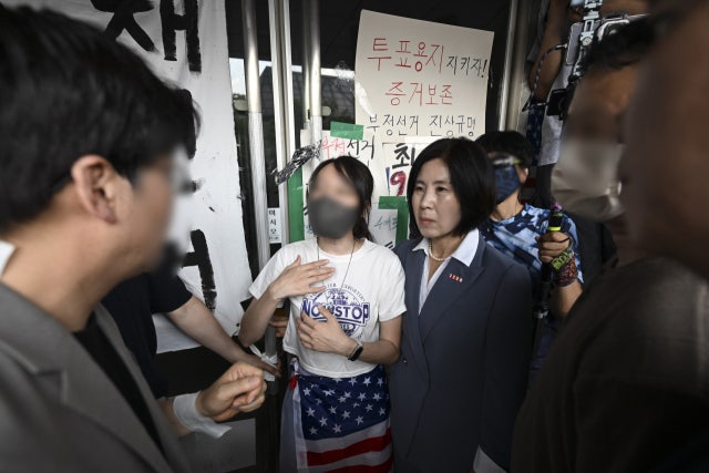 [속보] 잠실 개표소 출입 홀로 막은 '<b>올다르크</b>' 신원 확인…경찰, 출석...