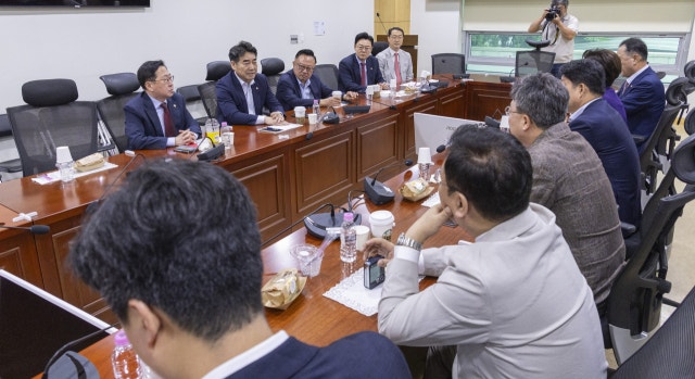 “기강 잡겠다”는 장동혁 ‘징계’로 사퇴론 누르나…계파 갈등 재점화