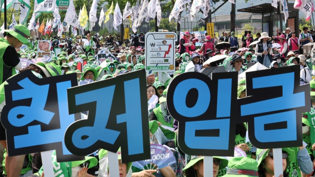 민주노총 "기업들 돈 넘쳐나는데 노동자는 뒷전… 최저임금 1만 2000원으로 올려야"