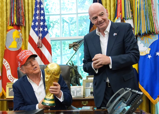 FIFA 회장에 전화 건 트럼프? 미국 발로건 <b>16강</b> 나선다