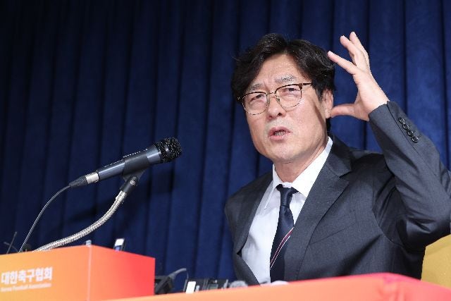 홍명보 선임 주역 이임생, 청문회 앞두고 캄보디아 갔다