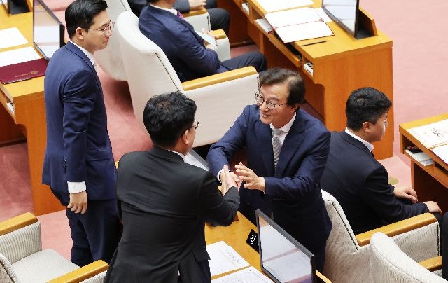 북항 돔구장 견제 나서는 의회, 전재수 시정 정치력 시험대