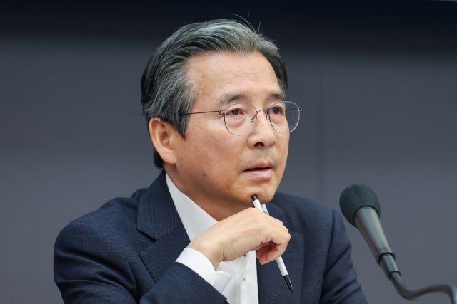 청와대 "국민 주거 안정이 최우선… 부동산 보유·거래세 합리적 개선 검토"