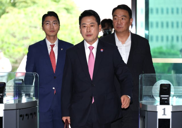 장동혁 ‘징계 정치’ 먹구름…일부 <b>윤리</b>위원 “당 대표 충성용 징계 안...