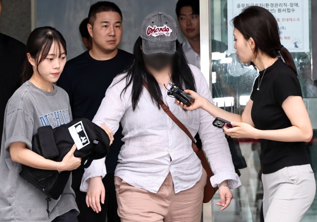 <b>잠실개표소</b>에서 <b>기자 폭행</b>한 시위 참가자 2명 구속영장 기각