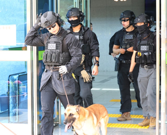 [속보] <b>전국 법원</b>에 <b>폭발물 협박</b> 메일…부산고법·울산지법·창원지법도...