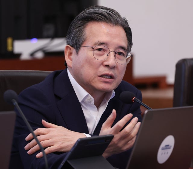 [속보] <b>김용범 청와대</b> 정책실장 <b>사퇴</b>