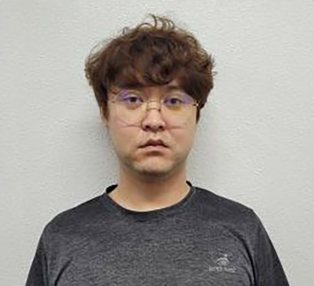 경북경찰청은 지난달 31일 신상정보 공개 심의위원회를 열어 자신의 강의를 수강한 중국인 여성 유학생을 살해하고 시신을 훼손한 혐의(살인·시체손괴 등)로 구속된 중국인 대학 강사 피의자 정창성(31)의 신상정보를 1일