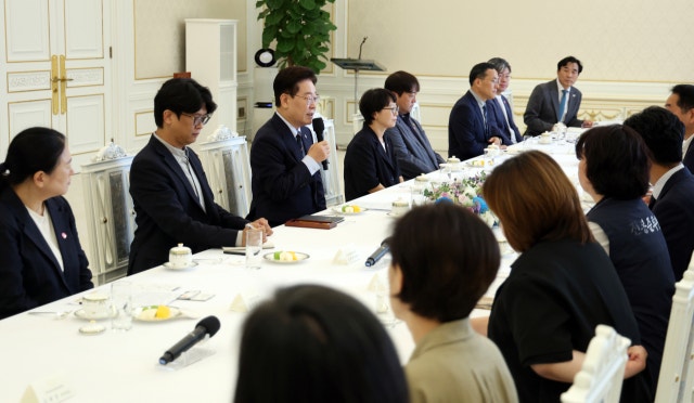 <b>이 대통령</b> 6~9일 프랑스 <b>국빈 방문</b>…마크롱과 정상회담
