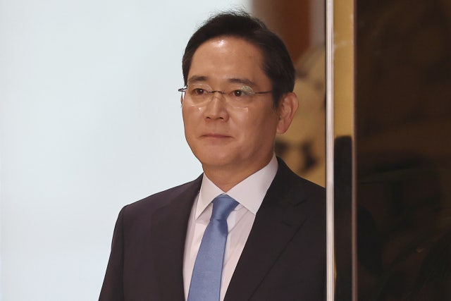 <b>이재용</b> 회장, 母 홍라희 삼전 <b>주식</b> 817만 주 1.9조 원 <b>매수</b>