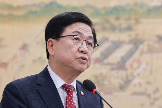 [속보] 교육장관 "<b>수시 원서접수</b> '<b>먹통</b>' 구제대상 250명가량"