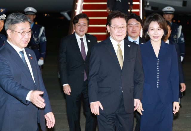 <b>이 대통령 지지율</b> 2주 연속 <b>상승</b>… 37.9% [리얼미터]