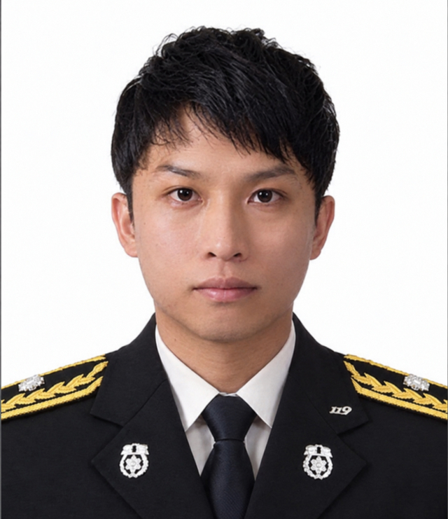 16일 경기도 부천 공장 화재 현장에서 진화 작업을 벌이다 심정지 상태로 병원에 이송된 김진석 소방위가 17일 오전 0시 55분께 끝내 숨졌다. 김 소방위의 장례는 19일 오전 10시 부천실내체육관에서 경기도청장으로