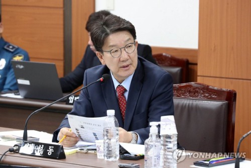 <b>권성동</b>, <b>클린스만 감독</b> 경질 요구…"과연 국가대표팀을 맡을 만한 그릇인지 의...