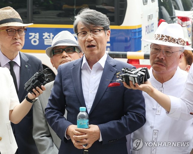[속보]'김건희 여사 명품백' <b>최재영 목사</b>, 스토킹 혐의 고발돼 경찰 조사