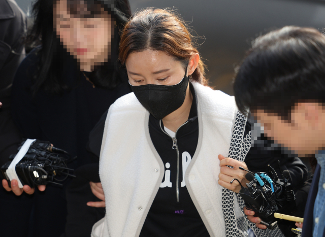 ◇전청조씨의 사기 공범 혐의를 받는 전 펜싱 국가대표 남현희씨가 8일 오전 조사를 받기 위해 서울 송파경찰서로 들어서고 있다.2023.11.8 [사진=연합뉴스]