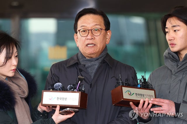 <b>석동현</b> "尹대통령 신체구속 불법·부당…내일 탄핵심판 출석이 되겠나"