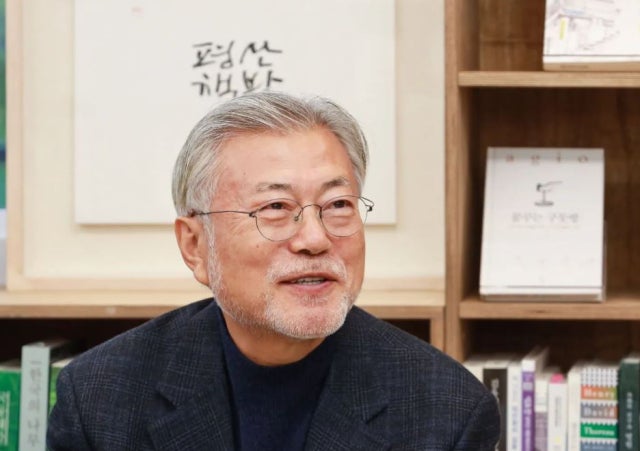 문재인 “어느 때보다 어려운 상황 속에 맞이하는 설 명절…하루빨리 나...