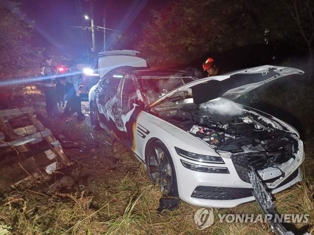 ◇김명현이 방화한 피해 차량[충남 서산소방서 제공]