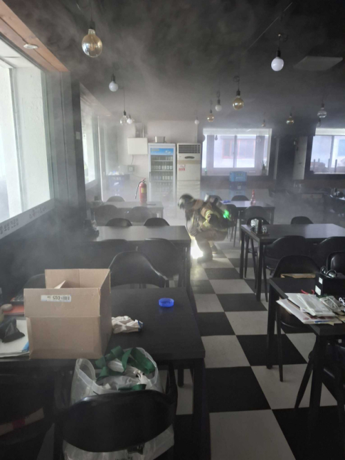 ◇11일 낮 12시37분께 삼척시 정상동의 한 식당에서 불이 났다.사진=강원특별자치도소방본부 제공