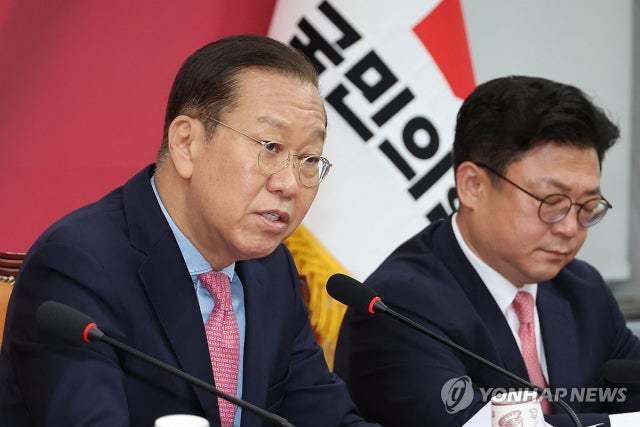 권영세, ‘정나미 떨어져 국힘 근처도 안간다’는 <b>홍준표</b>에 “타고난 인...