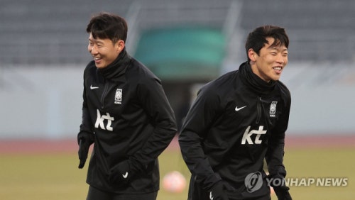 ‘춘천 듀오’ <b>입지</b> 흔들리나…<b>손흥민</b>·황희찬 동반 이적설 급부상