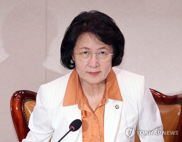 ◇지난 26일 서울 여의도 국회에서 열린 법제사법위원회 전체회의에서 추미애 위원장이 착석하고 있다. 2025.8.26. 연합뉴스.