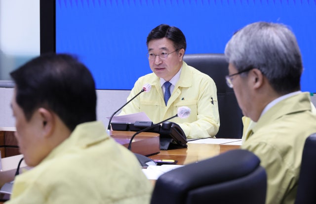 정부 "<b>국정자원 화재</b>로 멈춘 1등급 정부 시스템 36개 중 20개 복구"