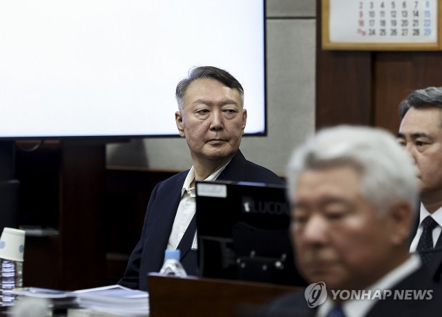[속보]윤석열, 체포영장 발부에 <b>내란특검 출석</b>…·<b>조태용</b> 전 국정원장과...