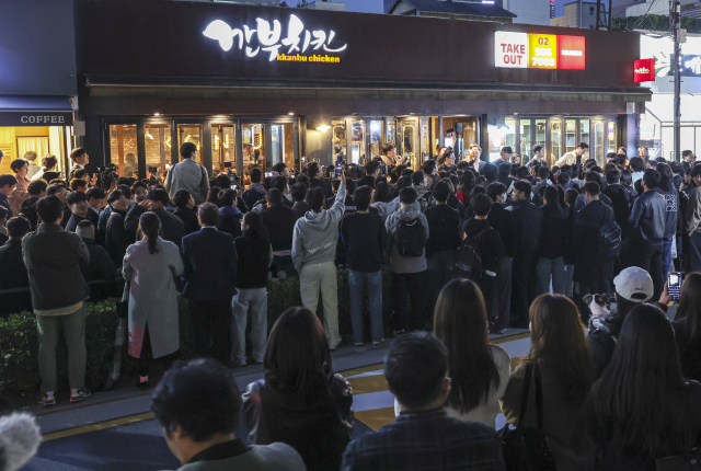 ¡Þ30ÀÏ ¼¿ï »ï¼ºµ¿ Àα٠±ñºÎġŲ¿¡¼ Á¨½¼ Ȳ ¿£ºñµð¾Æ ÃÖ°í°æ¿µÀÚ°¡ ÀÌÀç¿ë »ï¼ºÀüÀÚ È¸Àå, Á¤ÀǼ± Çö´ëÂ÷ ±×·ì ȸÀåÀÌ È¸µ¿ÇÒ °ÍÀ¸·Î ¾Ë·ÁÁöÀÚ »ó°¡ ¾Õ µµ·Î°¡ ÃëÀçÁø°ú ½Ã¹Îµé·Î ºÕºñ°í ÀÖ´Ù. ¿¬ÇÕ´º½º