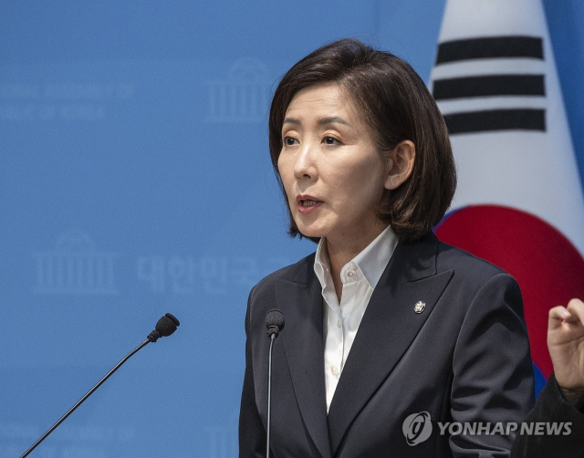 [속보]나경원 "범죄자대통령, 李 대통령의 <b>재판</b>, 조속히 <b>재개</b>돼야... 이...